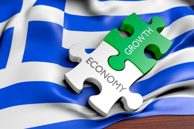 Τι συμβαίνει με την Ελλάδα; - Ανάπτυξη, υπερ-πλεονάσματα ρεκόρ και το 2025 και... προειδοποιήσεις από την Κομισιόν