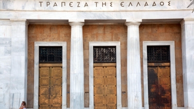ΤτΕ: Μείωση στα επιτόκια νέων δανείων, αμετάβλητα στις νέες καταθέσεις