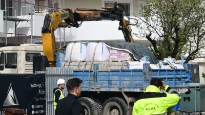 Απίστευτη τραγωδία στη Βούλα: Νεκρός ο 28χρονος χειριστής του γερανοφόρου – Το όχημα ακούμπησε σε ηλεκτροφόρα καλώδια