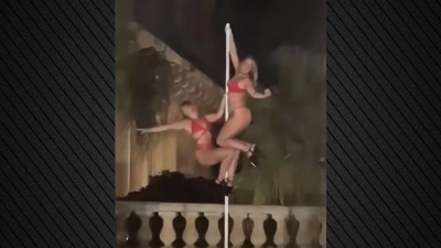 Έπεσαν μηνύσεις... Σάλος στην Κέρκυρα με ημίγυμνα μοντέλα πάνω σε στύλο στα Παλαιά Ανάκτορα